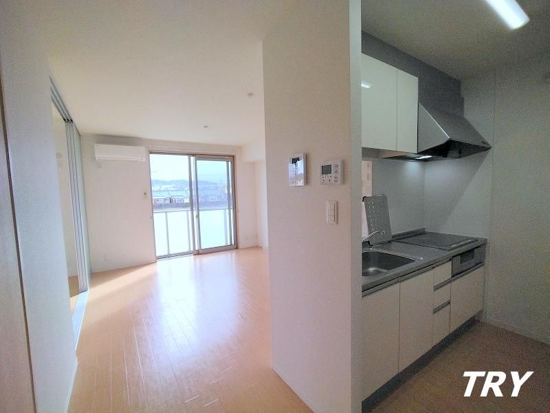 �y�����E���r���O�z�@