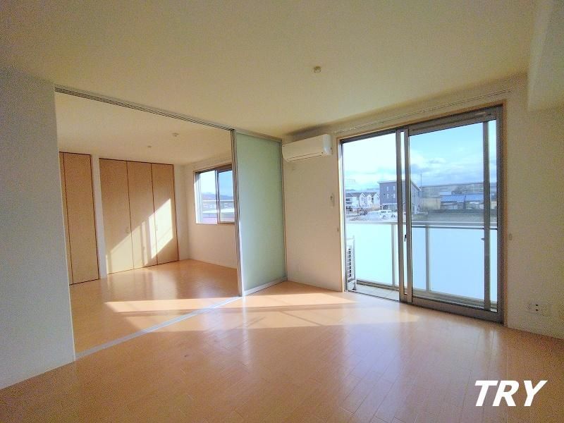 �y�����E���r���O�z�@