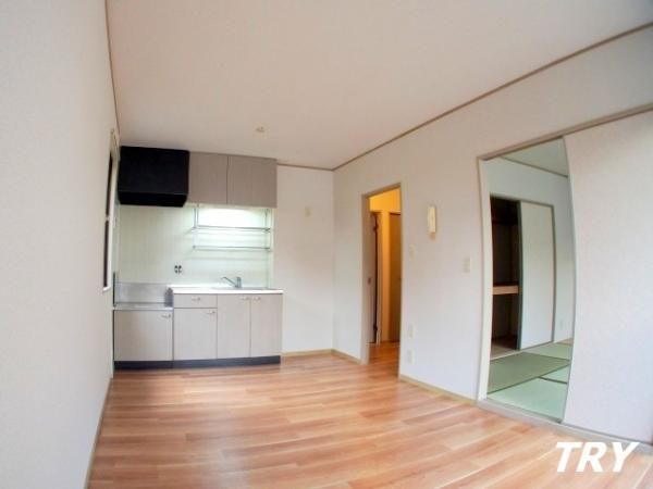 �y�����E���r���O�z�@