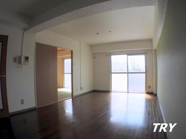 �y�����E���r���O�z�@