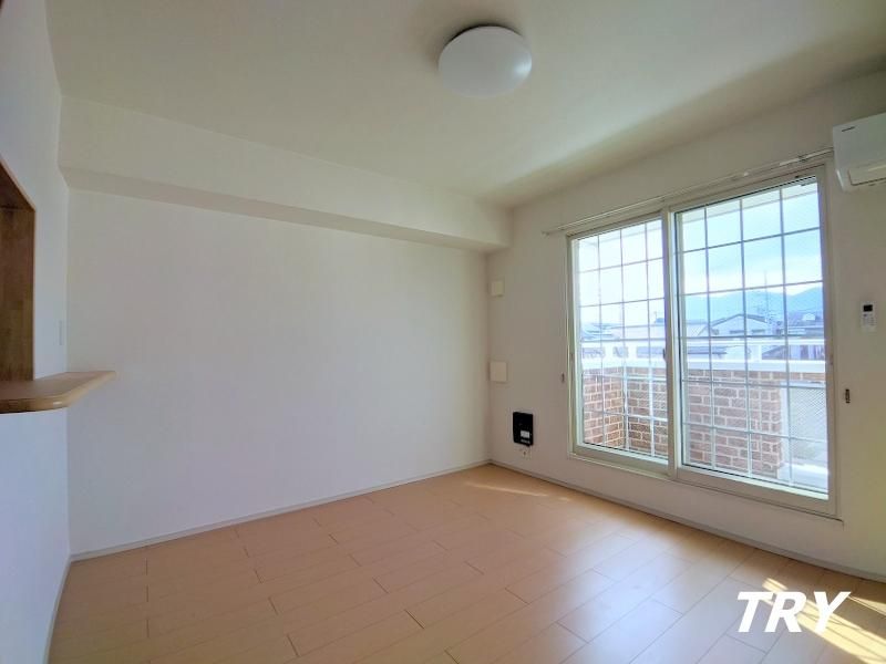 �y�����E���r���O�z�@