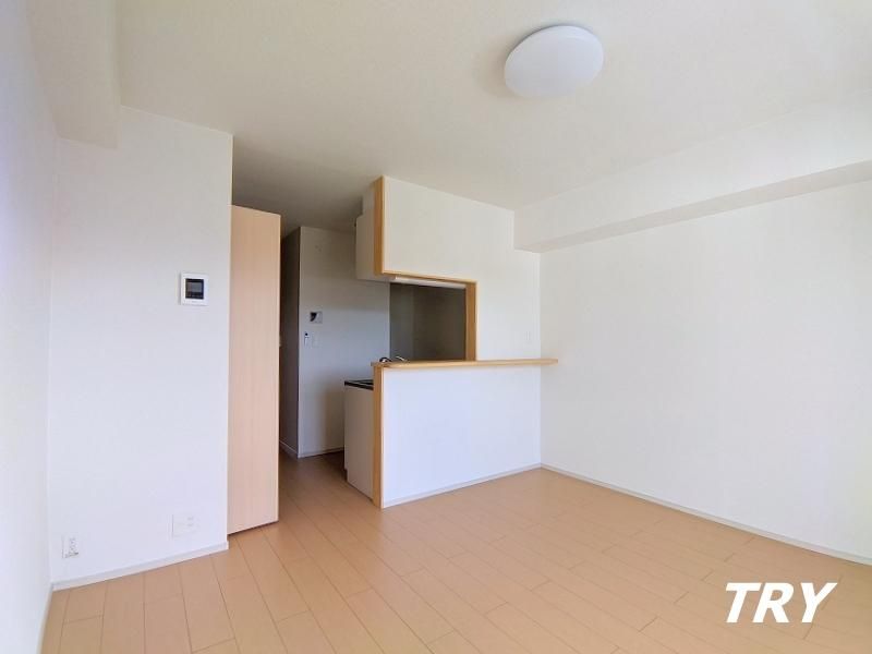 �y�����E���r���O�z�@