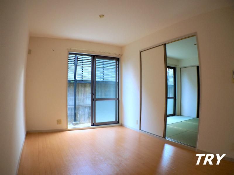 �y�����E���r���O�z�@