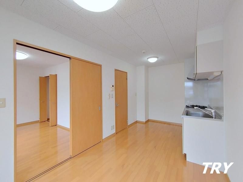 �y���ԁE���r���O�z�@�_�C�j���O