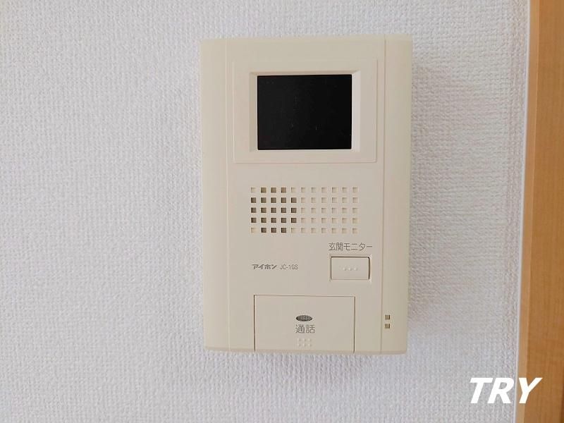 �y�Z�L�����e�B�z�@