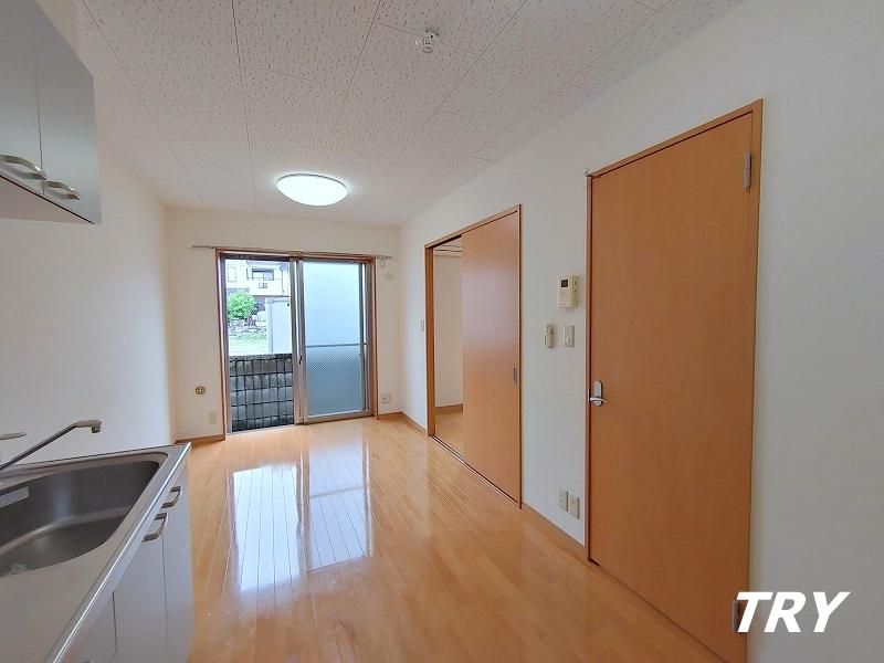 �y�����E���r���O�z�@