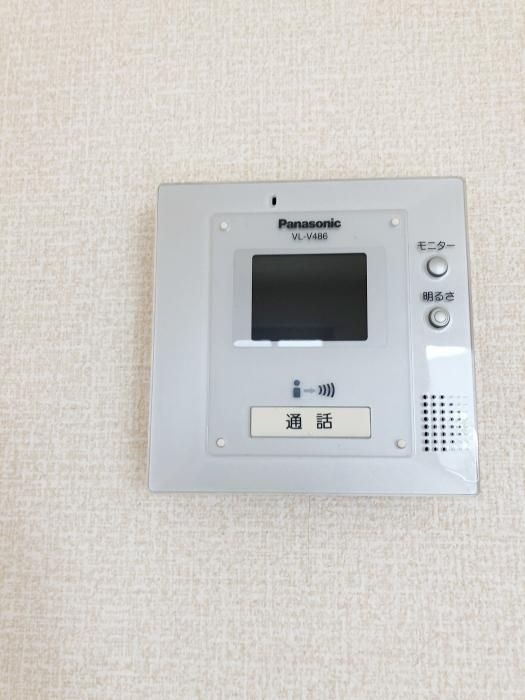 �y�Z�L�����e�B�z�@