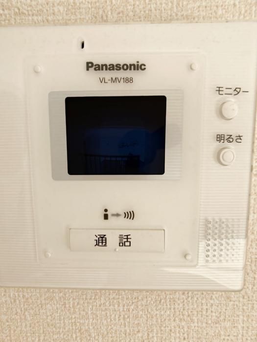 �y�Z�L�����e�B�z�@