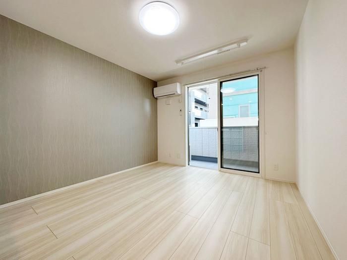 �y�����E���r���O�z�@