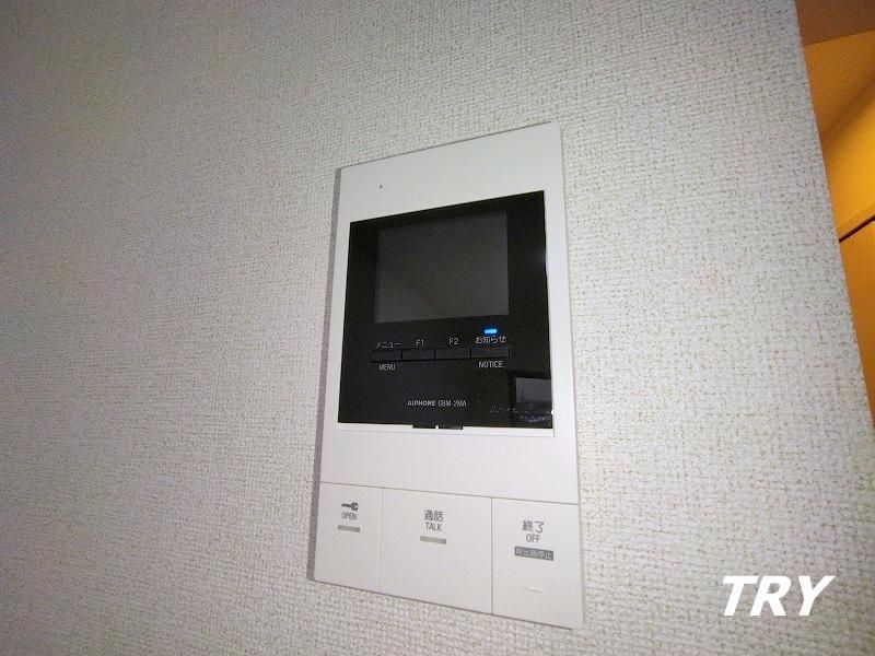 �y�Z�L�����e�B�z�@