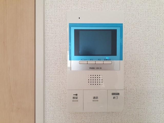 �y�Z�L�����e�B�z�@