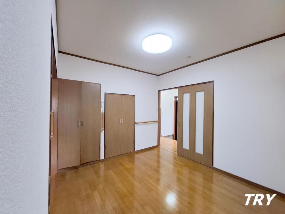 �y�����E���r���O�z�@