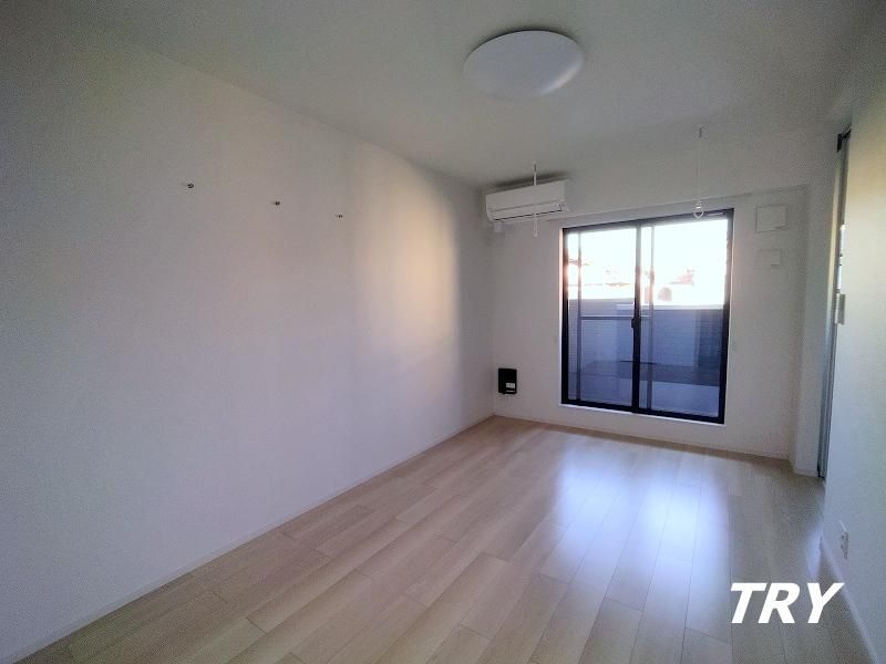 �y�����E���r���O�z�@