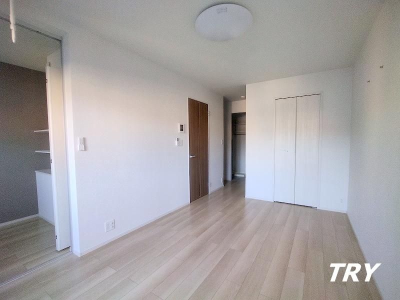 �y�����E���r���O�z�@