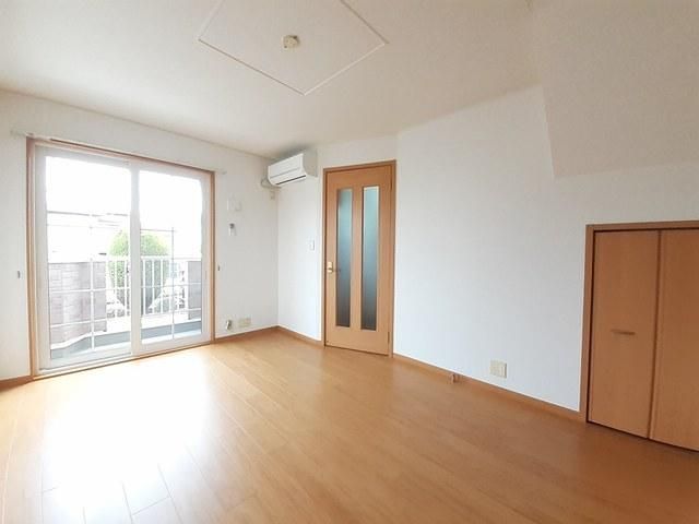 �y���ԁE���r���O�z�@