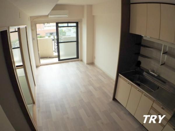 �y�����E���r���O�z�@