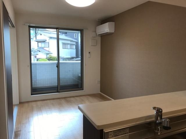 �y���ԁE���r���O�z�@