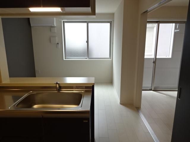 �y�����E���r���O�z�@