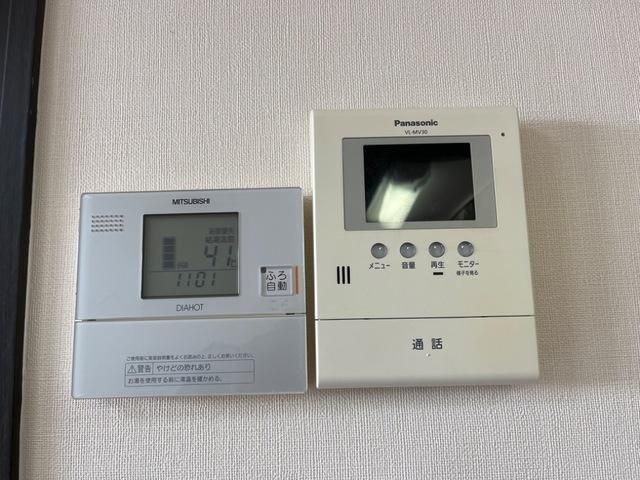 �y�Z�L�����e�B�z�@