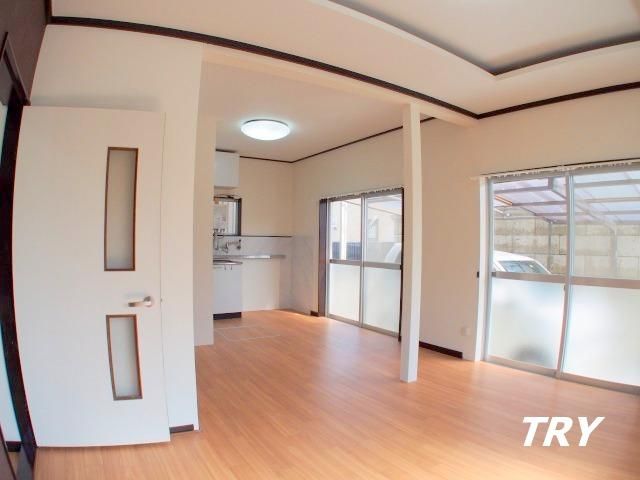 �y�����E���r���O�z�@