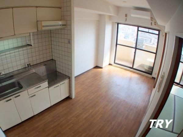 �y�����E���r���O�z�@