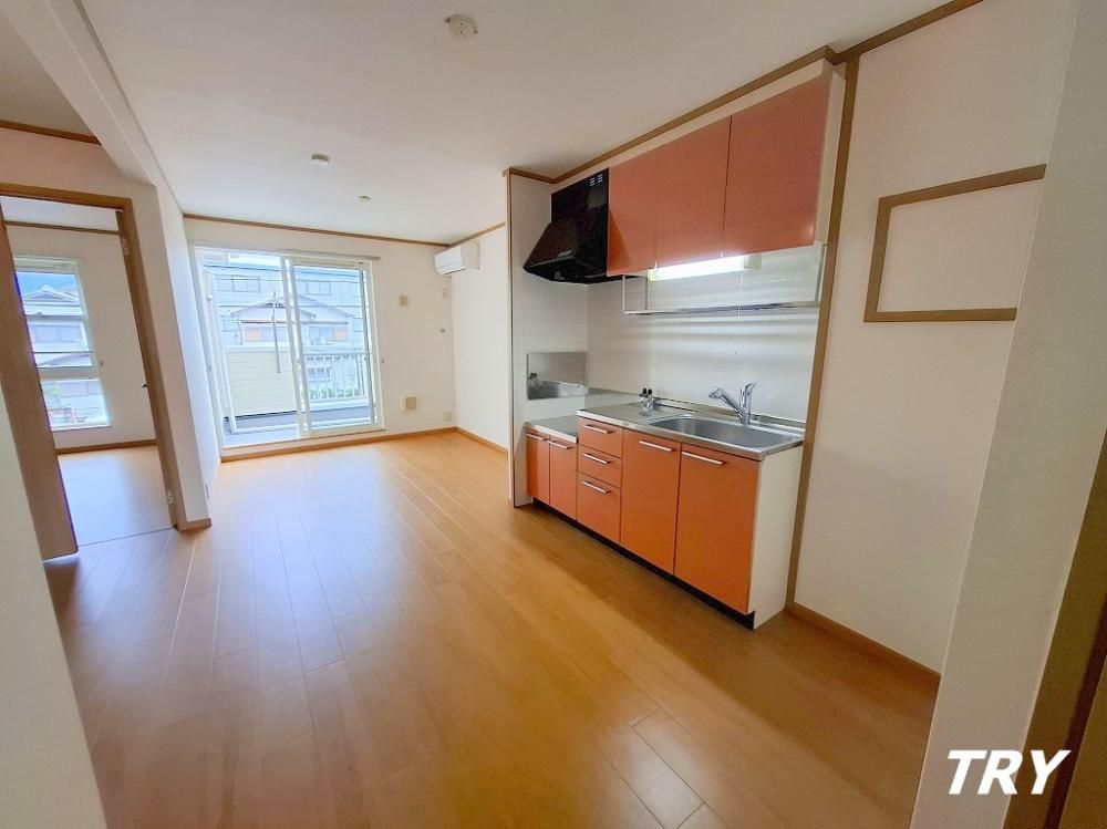 �y���ԁE���r���O�z�@�_�C�j���O9��