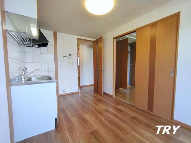 �y�����E���r���O�z�@�_�C�j���O