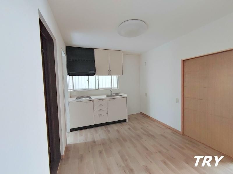 �y���ԁE���r���O�z�@�_�C�j���O