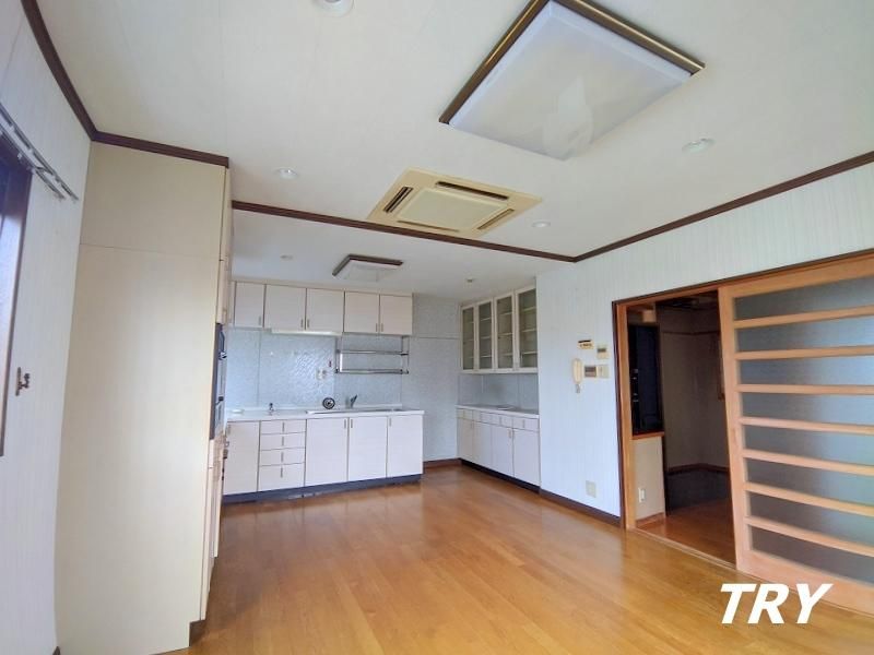 �y�����E���r���O�z�@