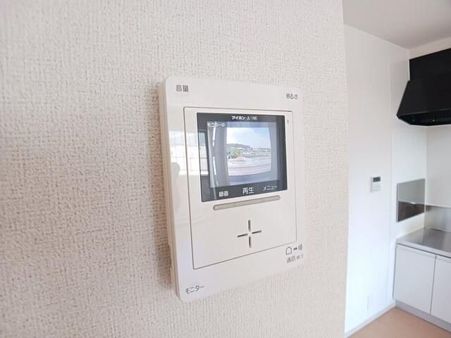 �y�Z�L�����e�B�z�@