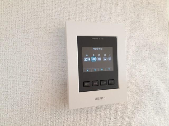 �y�Z�L�����e�B�z�@