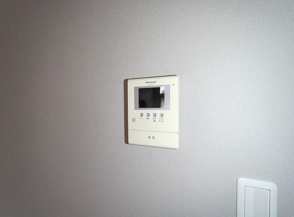 �y�Z�L�����e�B�z�@