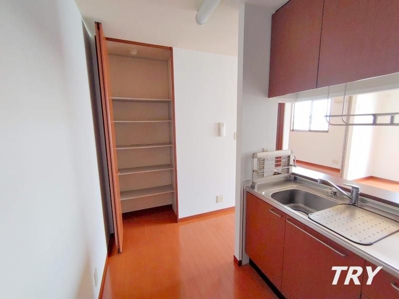 �y�L�b�`���z�@