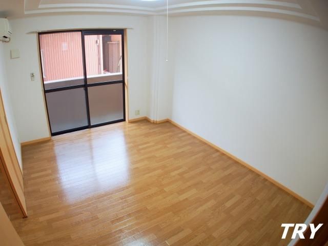 �y�����E���r���O�z�@