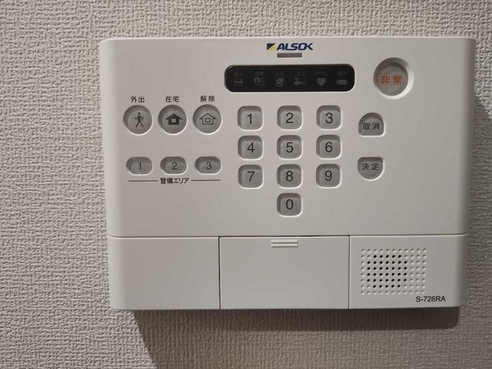 �y�Z�L�����e�B�z�@