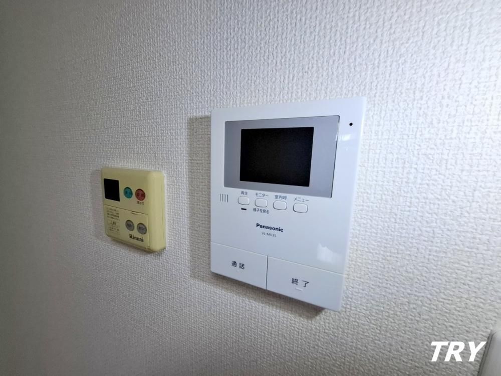 �y�Z�L�����e�B�z�@