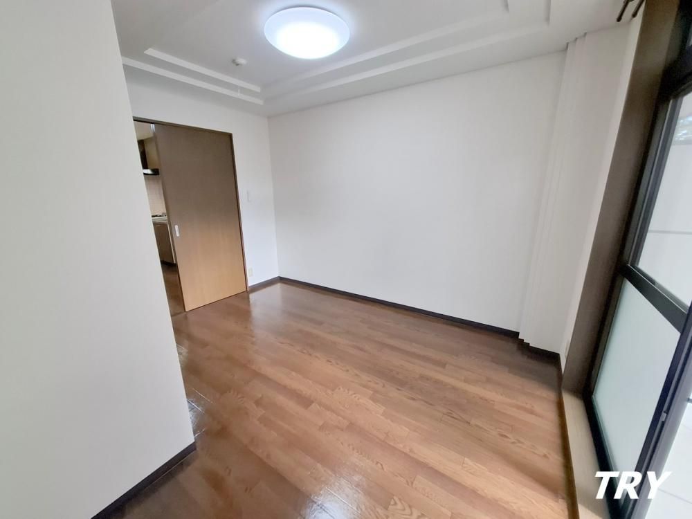 �y�����E���r���O�z�@