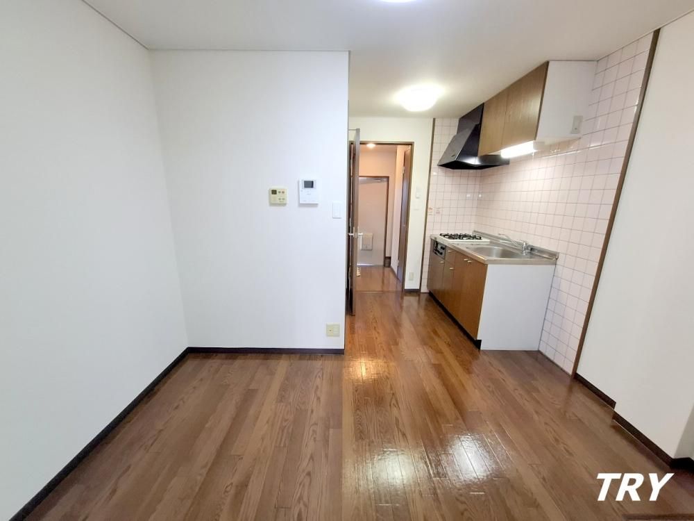 �y�����E���r���O�z�@