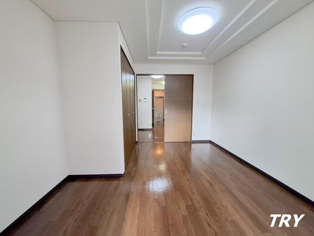 �y�����E���r���O�z�@