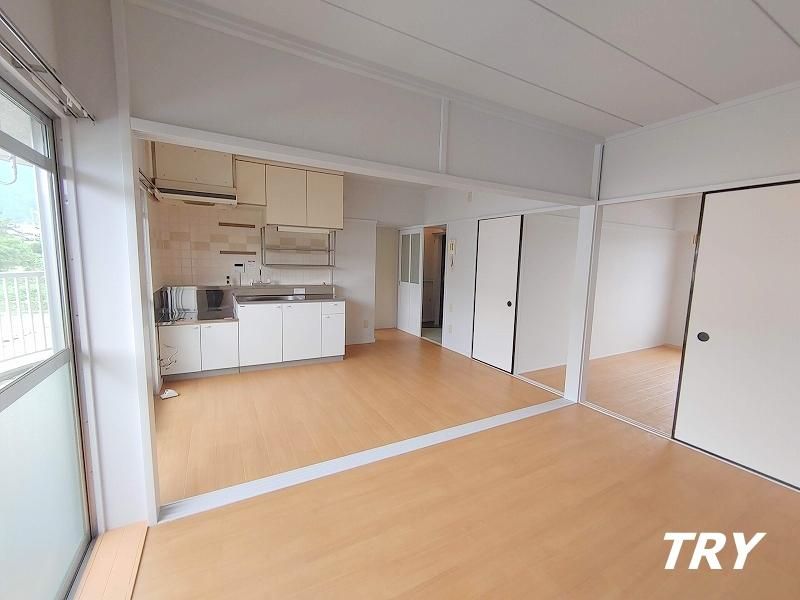 �y�����E���r���O�z�@