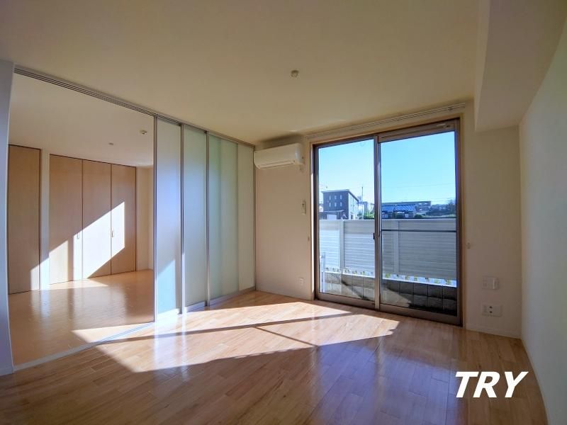 �y�����E���r���O�z�@