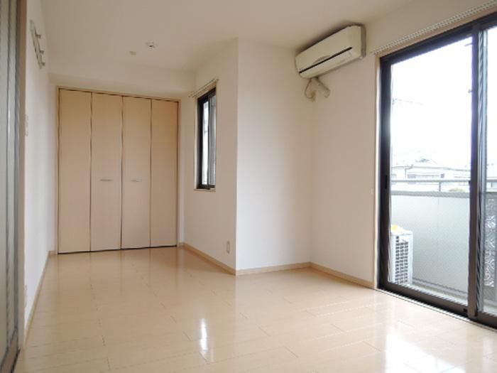 �y�����E���r���O�z�@