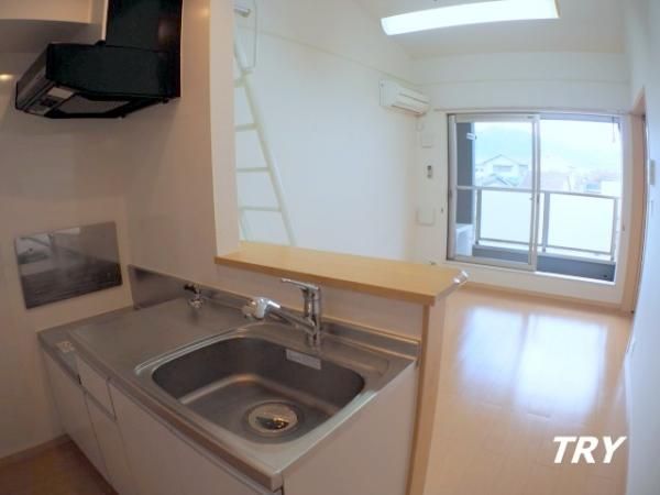 �y�����E���r���O�z�@