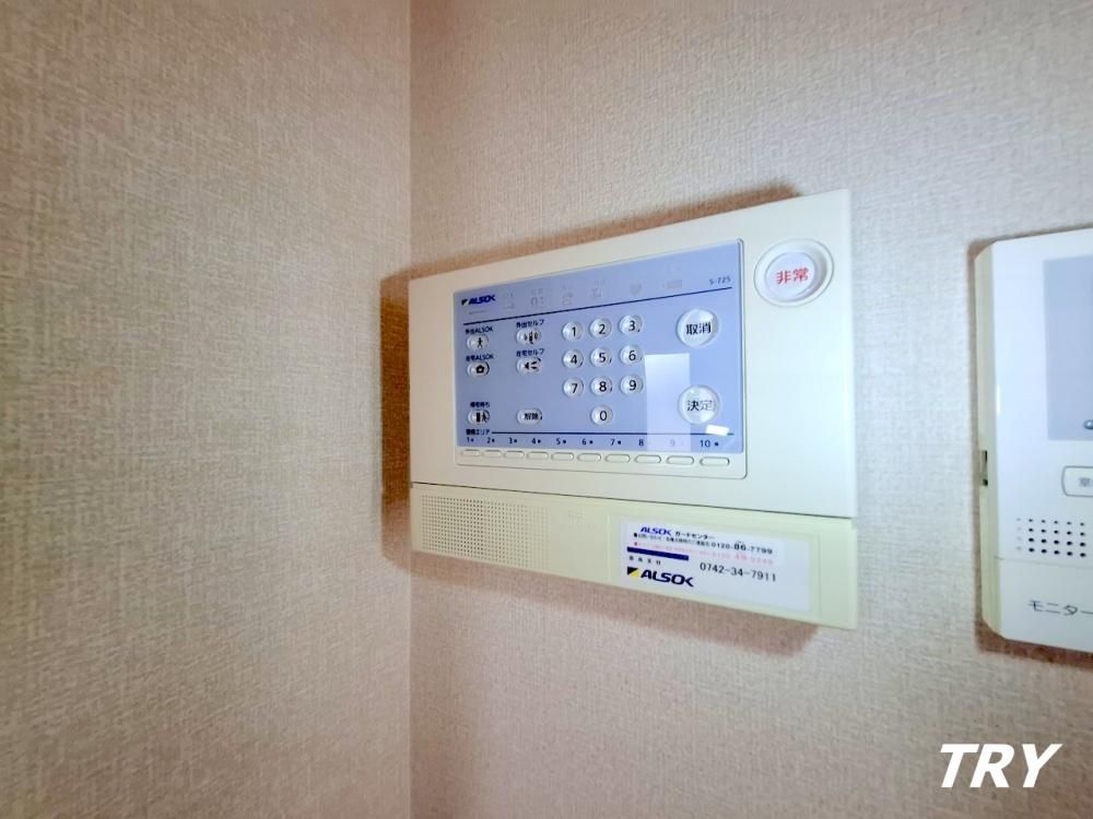 �y�Z�L�����e�B�z�@