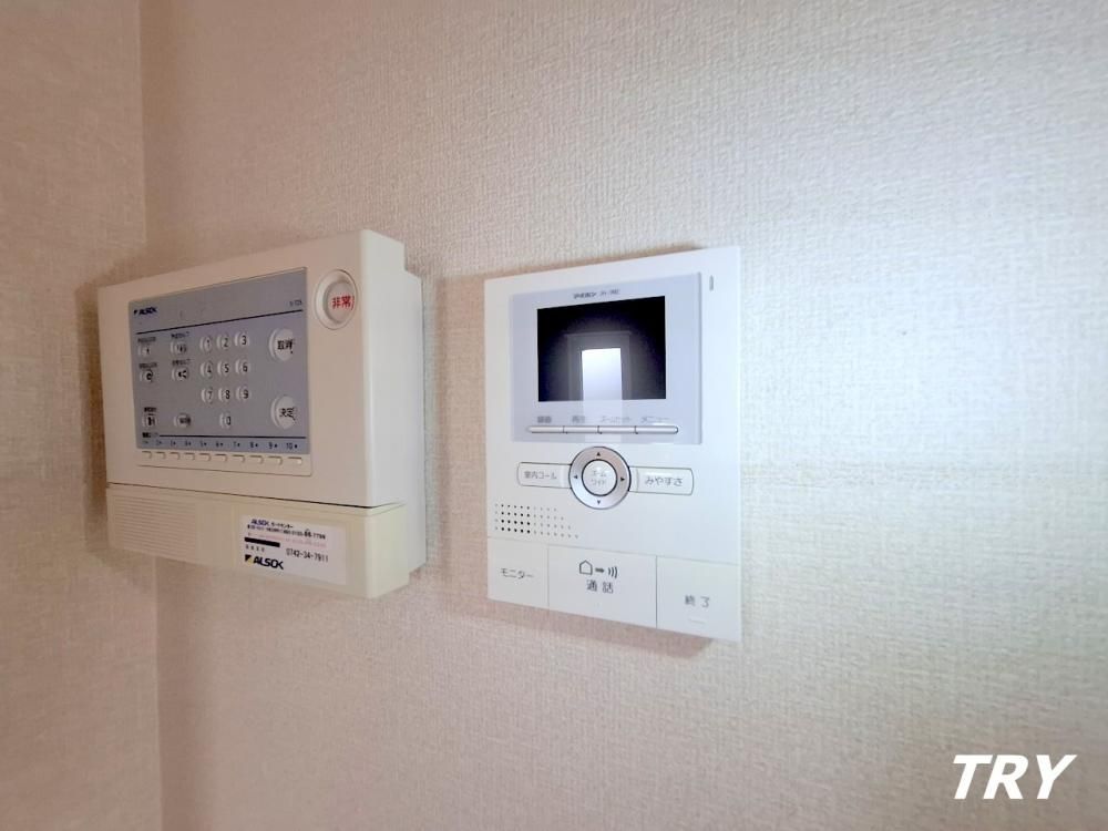 �y�Z�L�����e�B�z�@