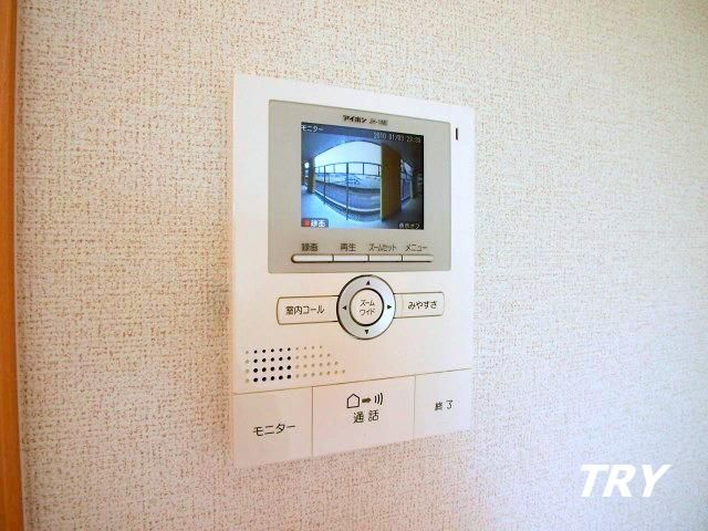 �y�Z�L�����e�B�z�@