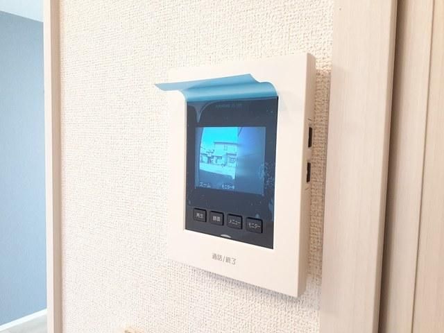 �y�Z�L�����e�B�z�@