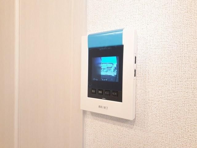 �y�Z�L�����e�B�z�@