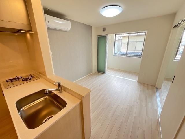 �y�����E���r���O�z�@