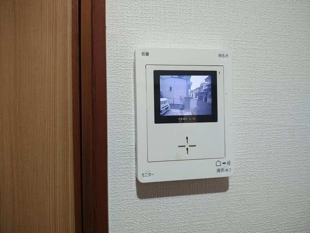 �y�Z�L�����e�B�z�@